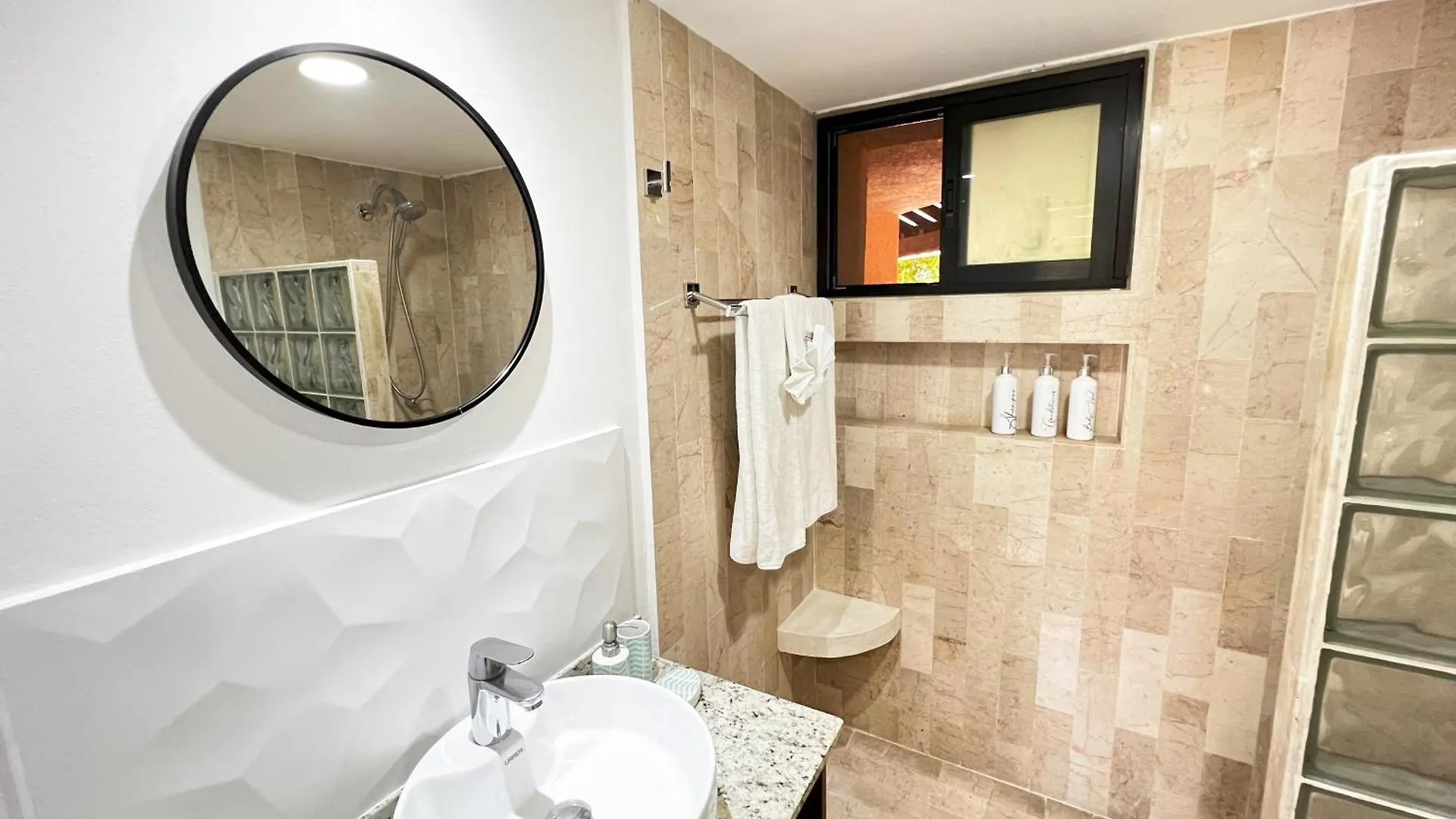Ocean & Marina Views,Affordable,Spoil Yourself! Puerto Aventuras Apartment